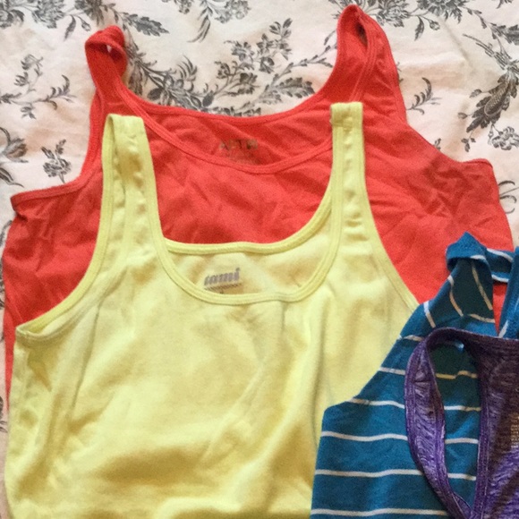Tank top bundle - Picture 3 of 3